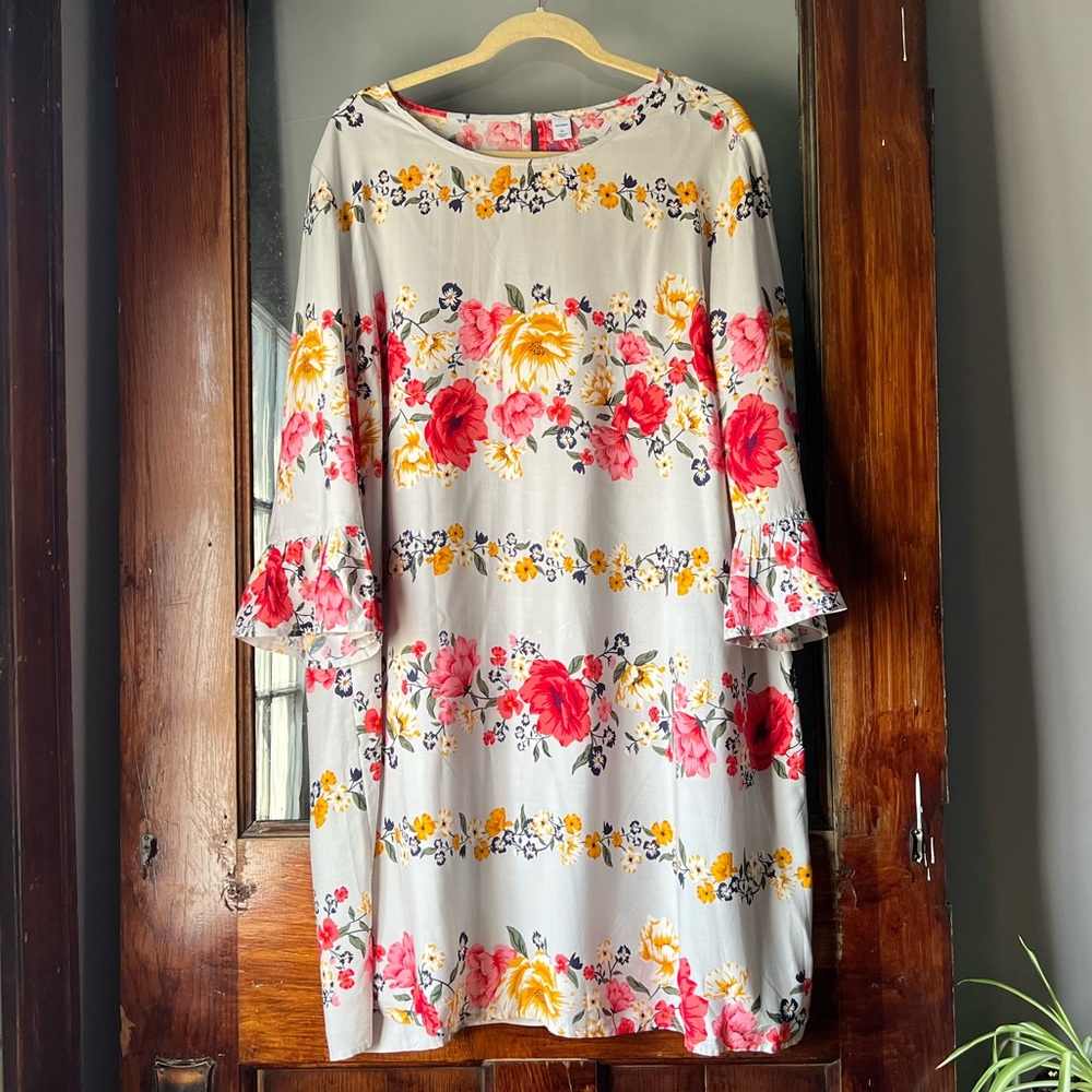 Beautiful long sleeve dress with floral pattern